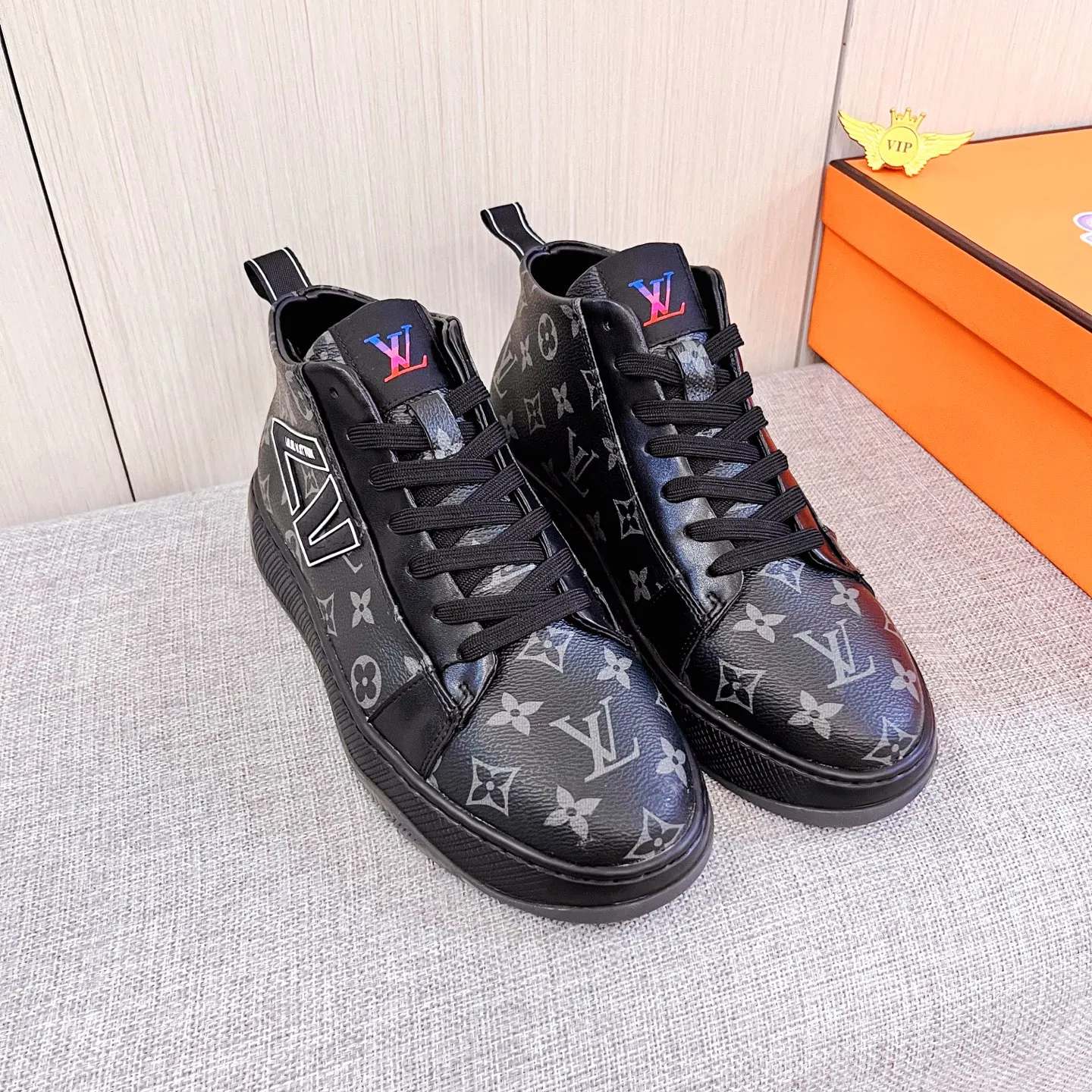 Men's shoes 💰 460 men's shoes 💰 [ LV ] 🔥 Louis Vuitton, high-end men's shoes brand official website 1:1 latest masterpiece: uppers are made of Italian imported first-layer cowhide with comfortable and breathable lining ➕ original non-slip and wear-resistant outsole 🔥, making walking more convenient and comfortable! An exclusive new model, a stunning work, a beautiful 1:1 replica [color] compared to the official quality! Create a fashionable personality to set off your uniqueness! A must-have for trendy men! Classic 🔥Size: 38-44 Color: 🔥 3⃣️colors available🔥.